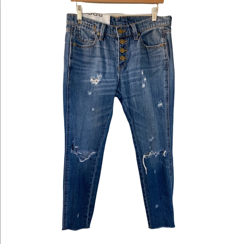 Urban outfitters BDG Distressed Slim BF low Rise frayed Jeans Size 26 NWT